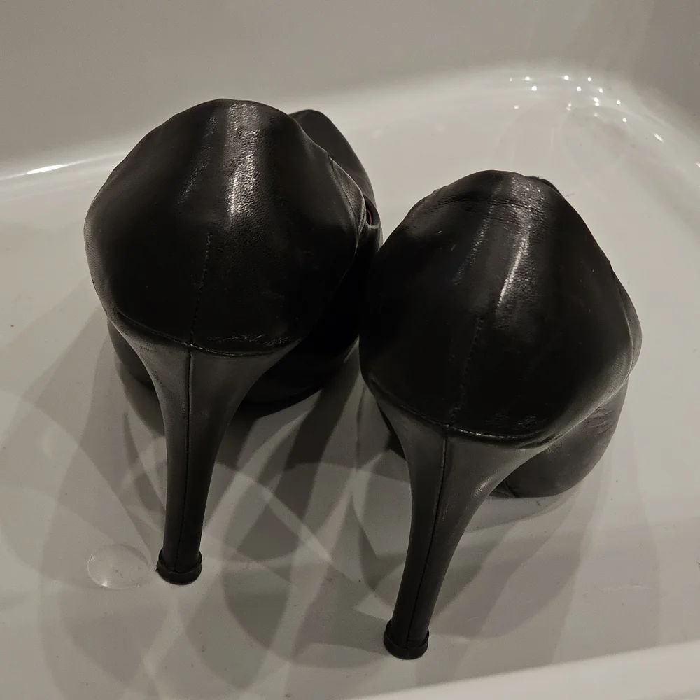 GIUSEPPE ZANOTTI Black Leather Classic Round Toe Platform Pumps (EU 36.5)